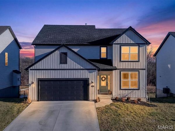 378 Valley Bluff Drive , Wentzville, MO 63385