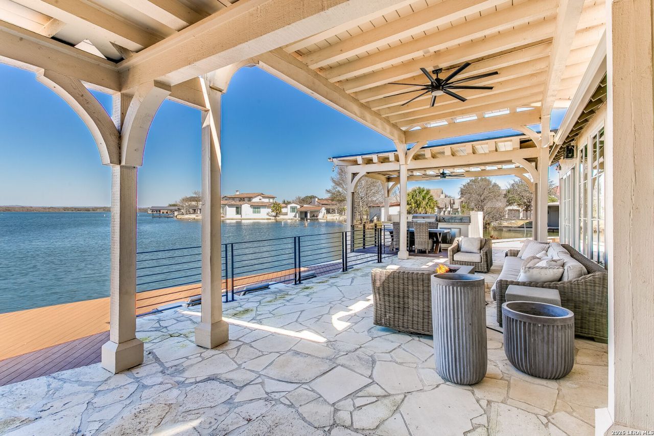 114 Moon Isle, Horseshoe Bay, TX 78657 Main Photo