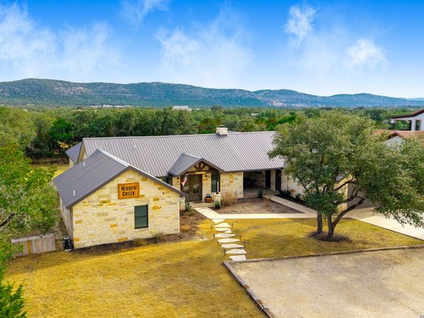 1723 Mountain Valley, ConCan, TX 78838