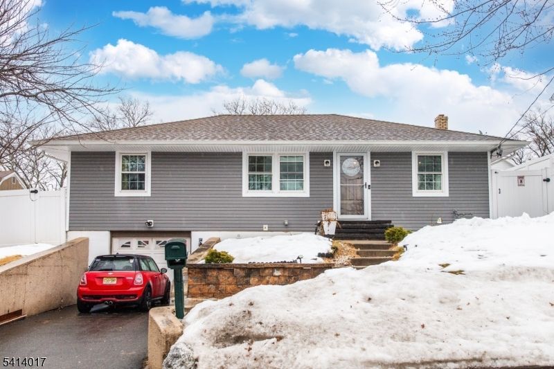 127 Dukes Rd, Rahway, NJ 07065 Main Photo