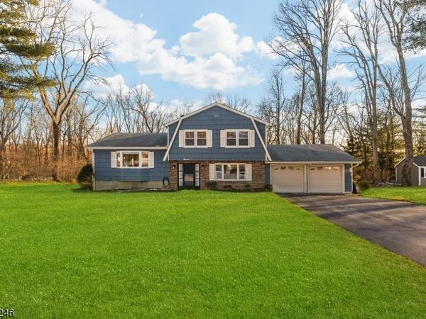 11 Grover St, Roxbury, NJ 07876