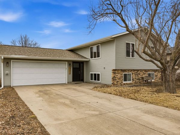 3460 27th Avenue, Marion, IA 52302
