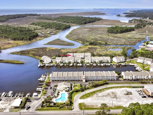 2421 Beachview Drive, Ocean Springs, MS 39564