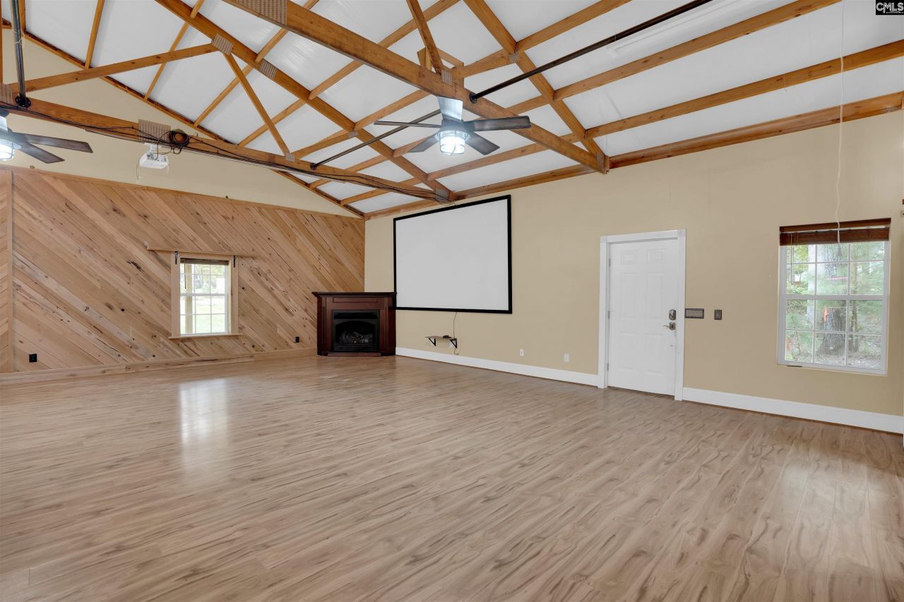 132 Pembroke Lane  Photo 9