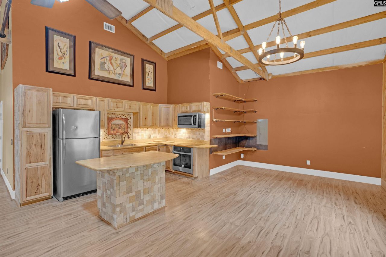 132 Pembroke Lane  Photo 12