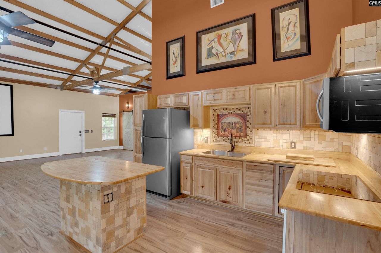 132 Pembroke Lane  Photo 13