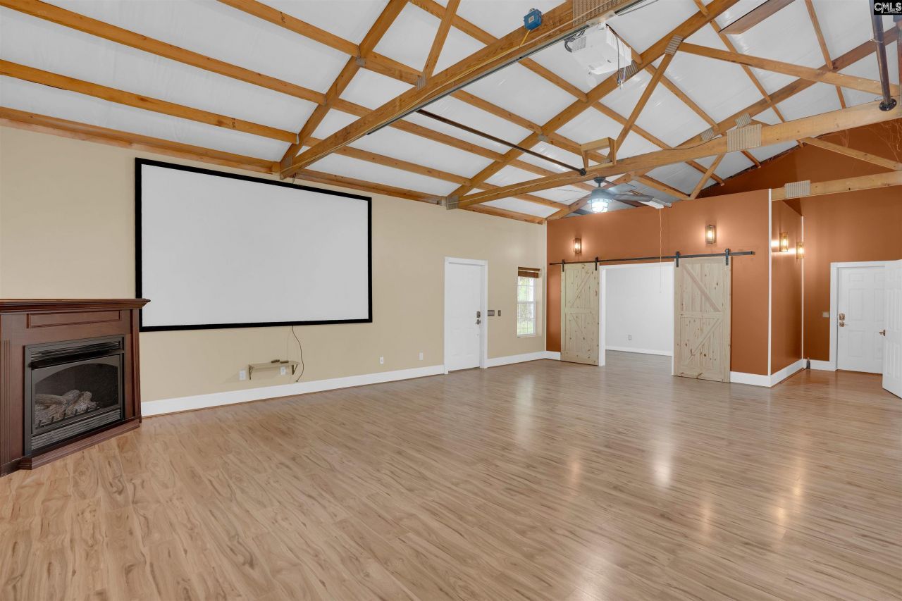 132 Pembroke Lane  Photo 17