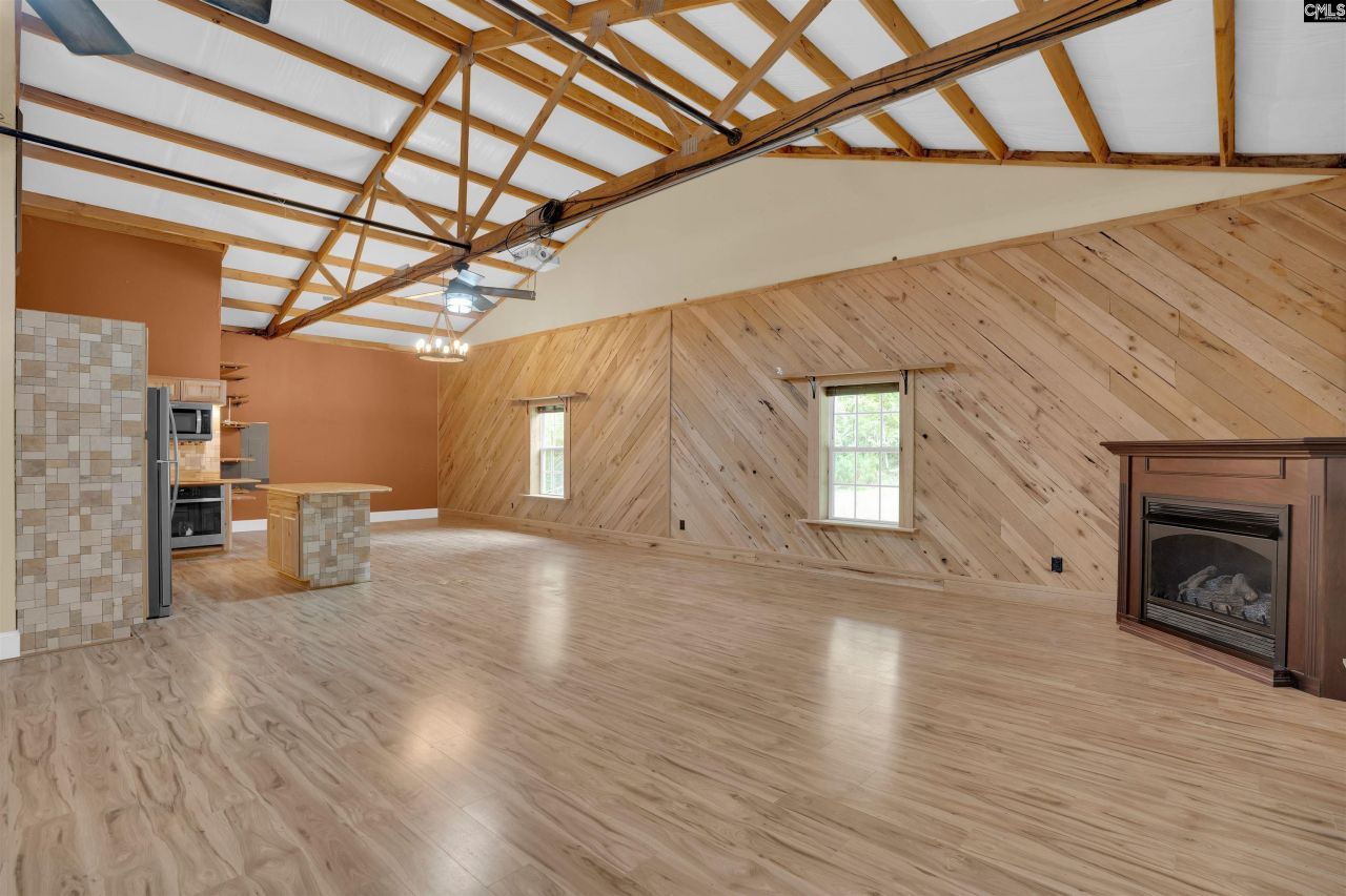 132 Pembroke Lane  Photo 7