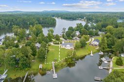 223 Lakewood Drive photo 4