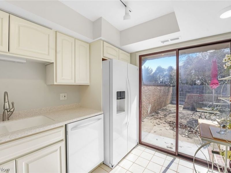 1110 By The Shores Drive, Unit 4, Huron, OH 44839 Photo 11