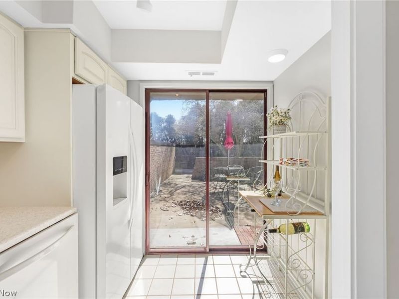 1110 By The Shores Drive, Unit 4, Huron, OH 44839 Photo 12