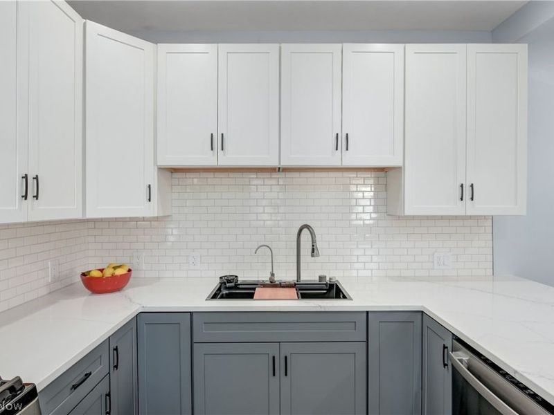 3290 W 23rd Place, Cleveland, OH 44109 Photo 16