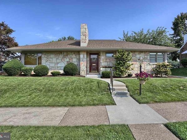 419 W AREBA AVENUE, HERSHEY, PA 17033