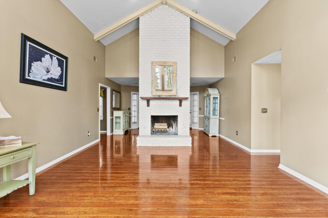 108 Coy Court Photo 6