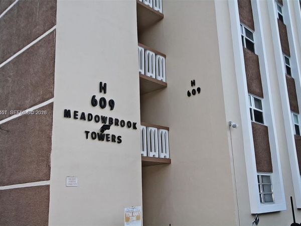 609 NE 14th Ave, Unit 706, Hallandale Beach, FL 33009