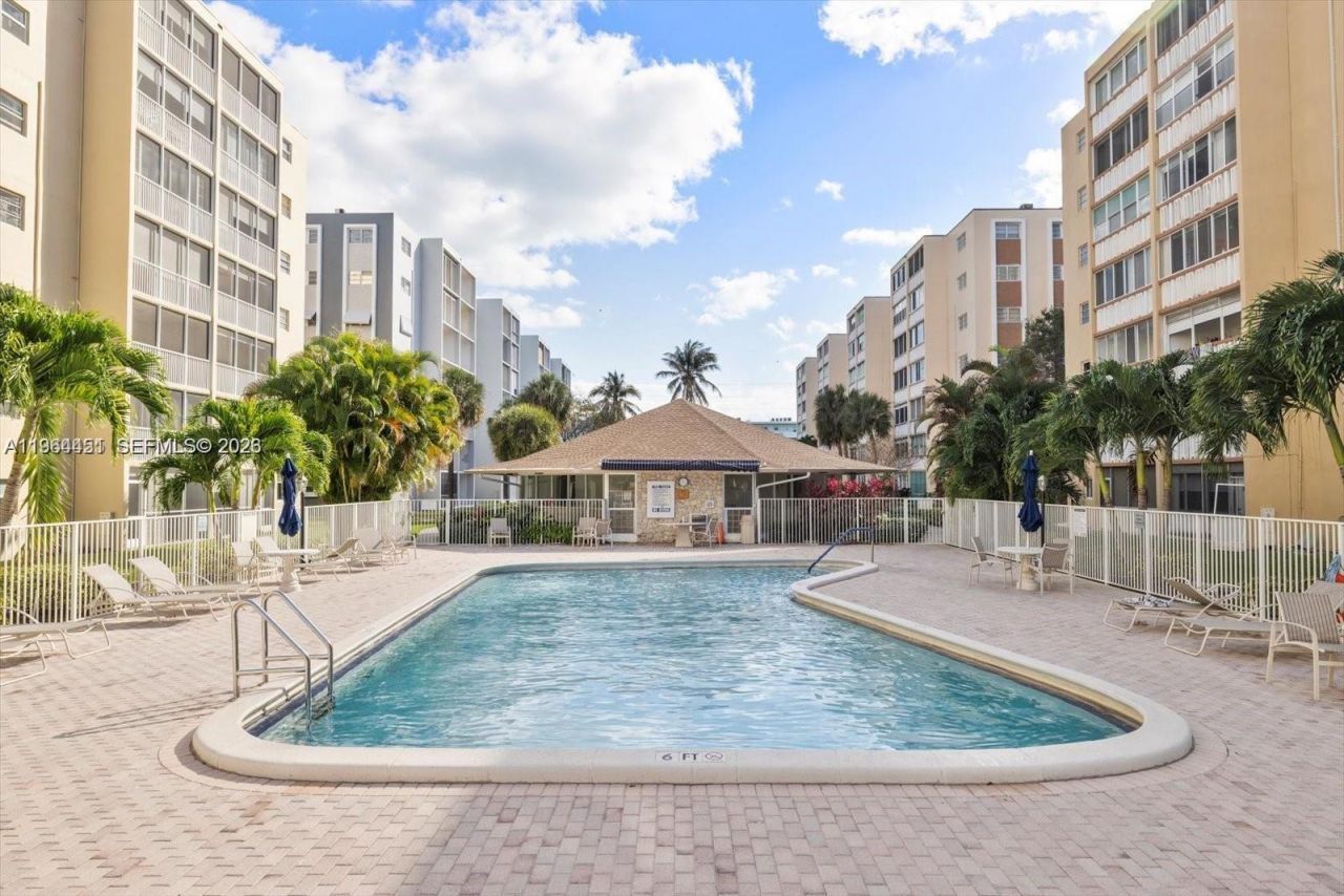 609 NE 14th Ave, Unit 706, Hallandale Beach, FL 33009 Photo