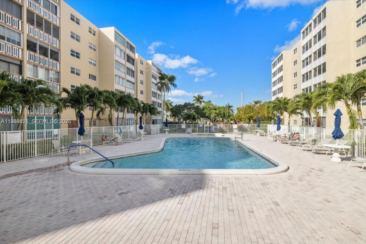 609 NE 14th Ave, Unit 706, Hallandale Beach, FL 33009 Photo