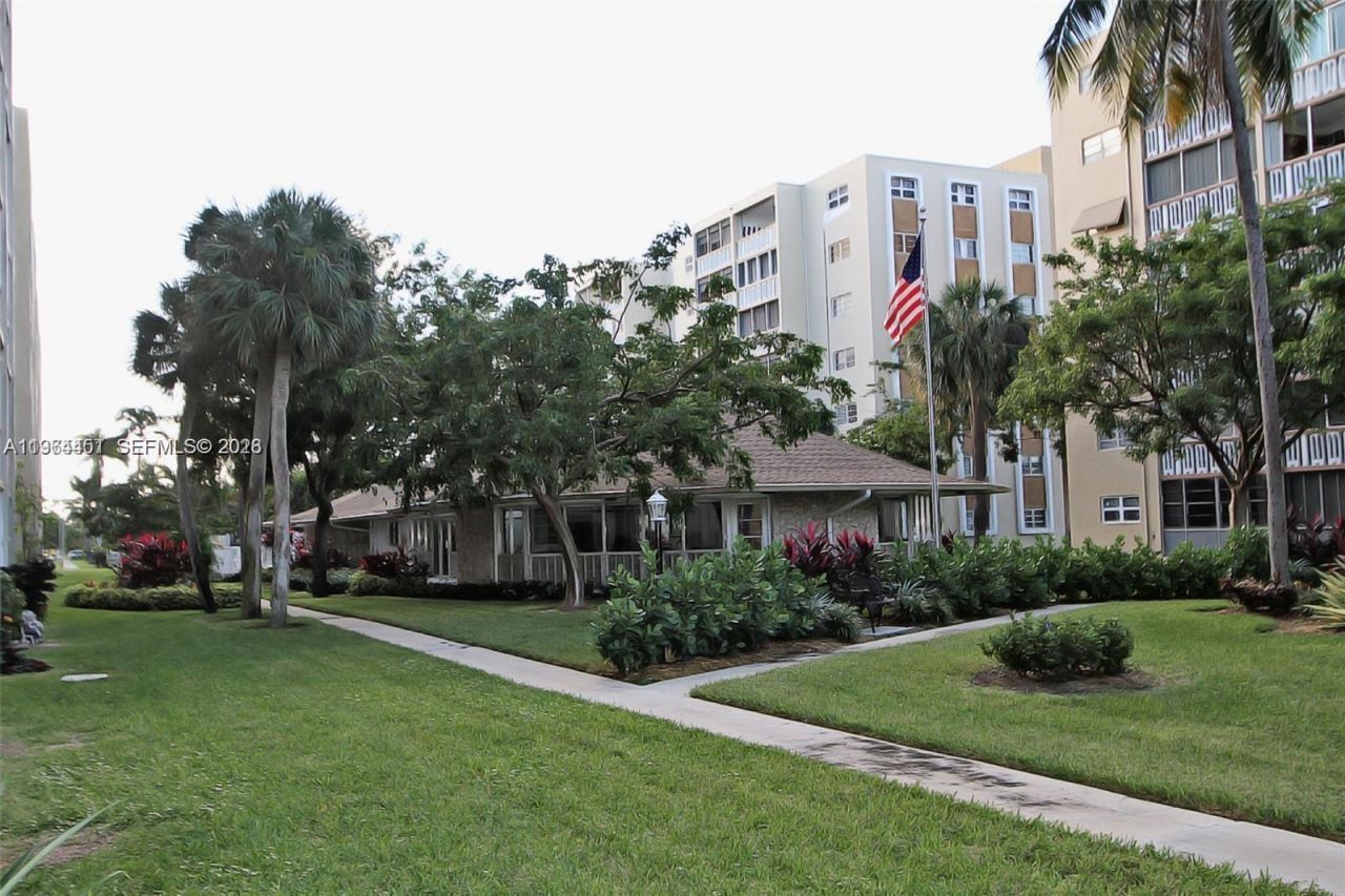 609 NE 14th Ave, Unit 706, Hallandale Beach, FL 33009 Photo