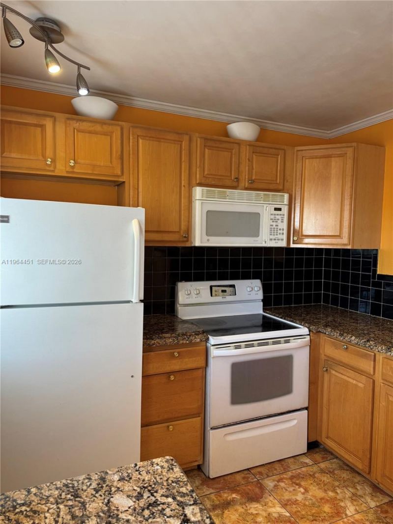 609 NE 14th Ave, Unit 706, Hallandale Beach, FL 33009 Photo
