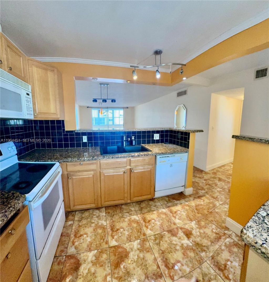 609 NE 14th Ave, Unit 706, Hallandale Beach, FL 33009 Photo