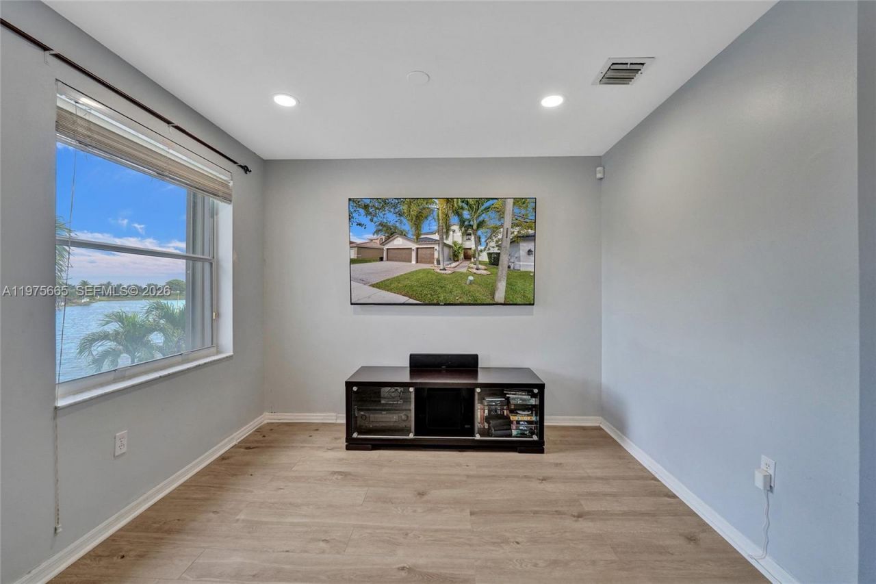 18231 SW 27th St, Miramar, FL 33029 Photo