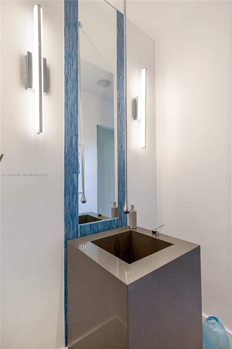 2101 NE 20th Ave, Wilton Manors, FL 33305 Photo