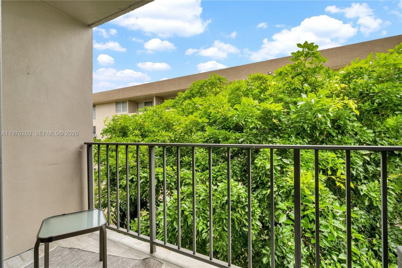 830 NW 87th Ave , Unit 406, Miami, FL 33172 Photo