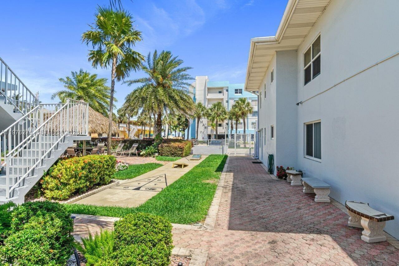 4228 N Ocean Dr, Unit 17, Lauderdale by the Sea, FL 33308 Photo