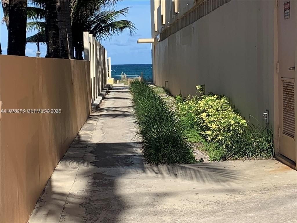 4228 N Ocean Dr, Unit 17, Lauderdale by the Sea, FL 33308 Photo