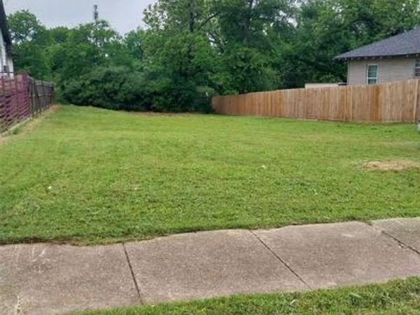 1339 E Magnolia Avenue , Fort Worth, TX 76104