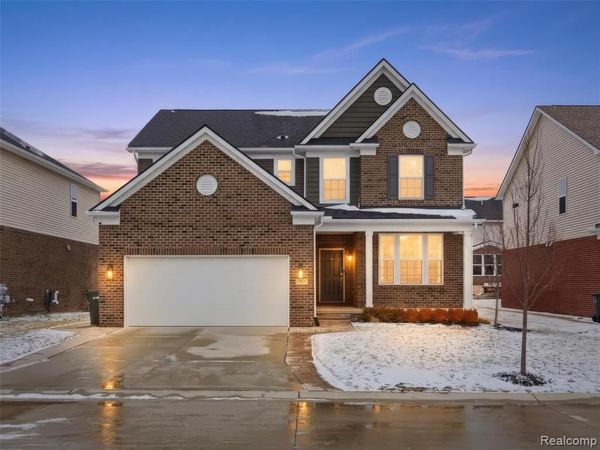 3861 Summit Drive, Sterling Heights, MI 48314