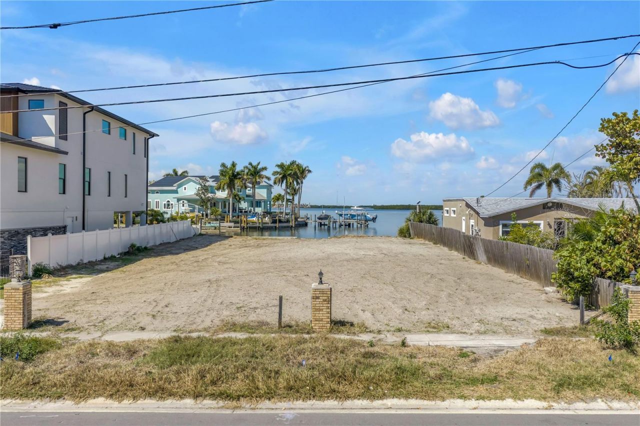 2129 Bayou Grande Boulevard Ne, Saint Petersburg, FL 33703 Photo