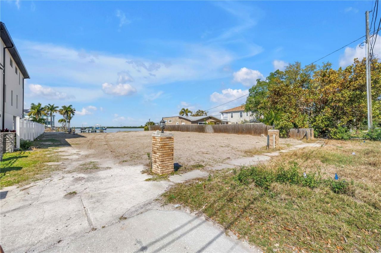 2129 Bayou Grande Boulevard Ne, Saint Petersburg, FL 33703 Photo