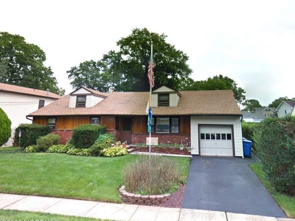 14 Chase Avenue, Middlesex, NJ 08846