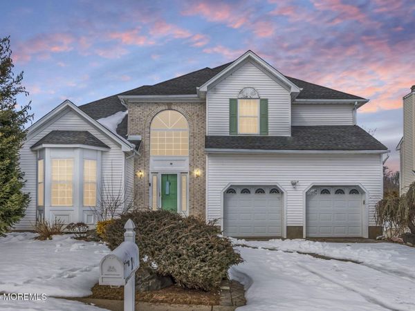 18 Lysbeth Lane, Matawan, NJ 07747