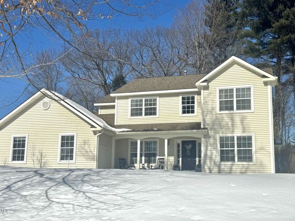 18 Jenee Way, Saratoga Springs, NY 12866