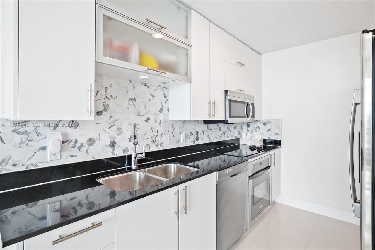 60 SW 13th St, Unit 3603, Miami, FL 33130 Photo