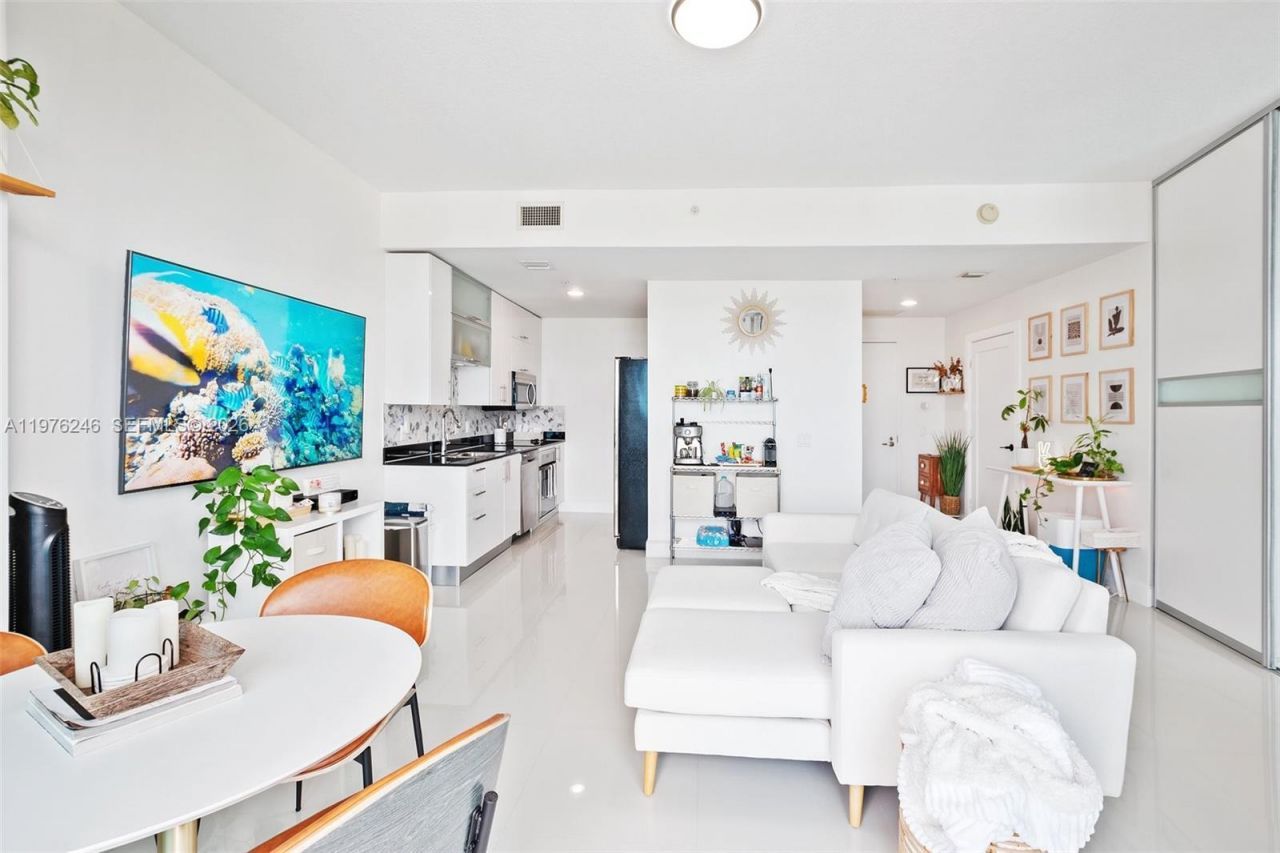 60 SW 13th St, Unit 3603, Miami, FL 33130 Photo