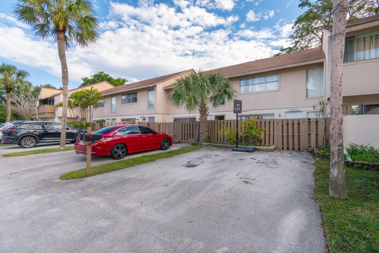 846 NW 81st Ter, Unit 6, Plantation, FL 33324 Photo