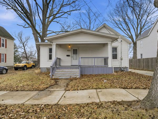 921 W Wood Street, Bloomington, IL 61701