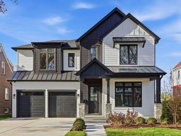 1220 Courtland Avenue, Park Ridge, IL 60068