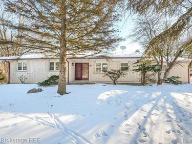 1396 Westerrace Drive, Flint Twp, MI 48532