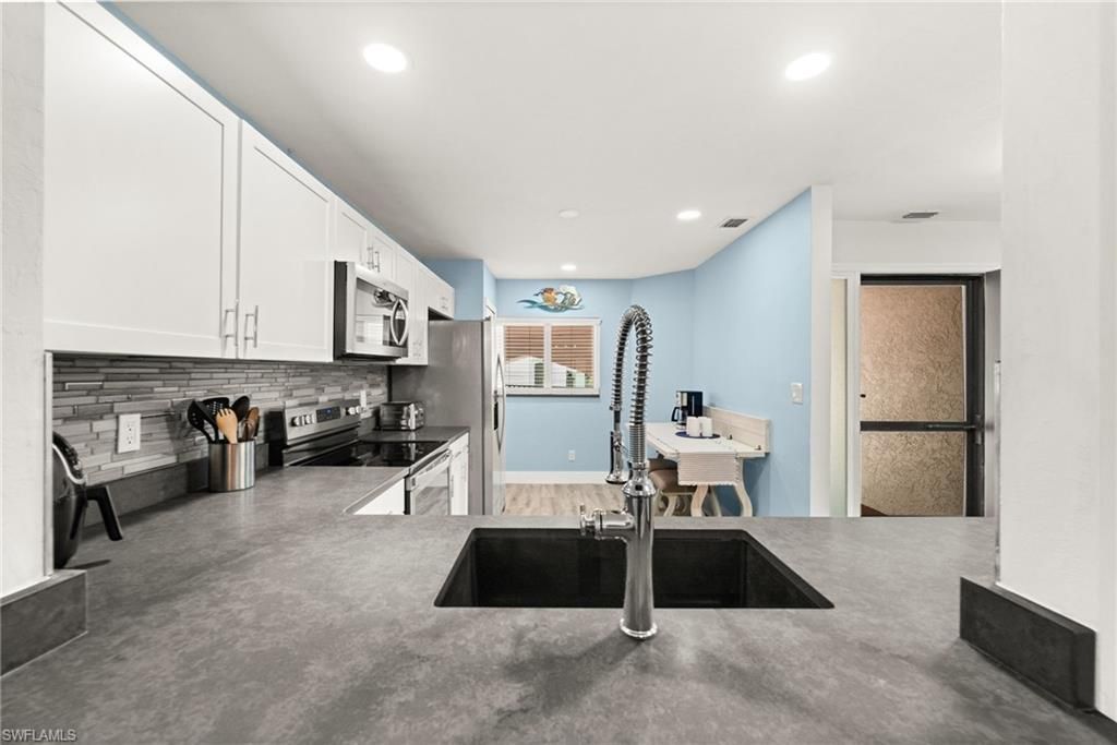 11921 Seabreeze Cove Ln, Unit 210, Fort Myers, FL 33908 Photo