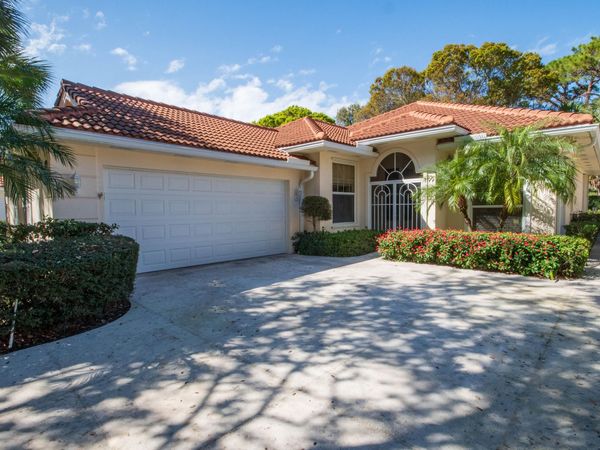 199 E Tall Oaks Circle, Palm Beach Gardens, FL 33410