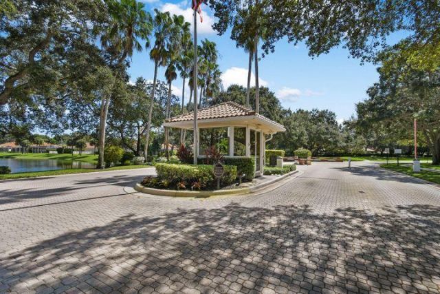 199 E Tall Oaks Circle, Palm Beach Gardens, FL 33410 Photo