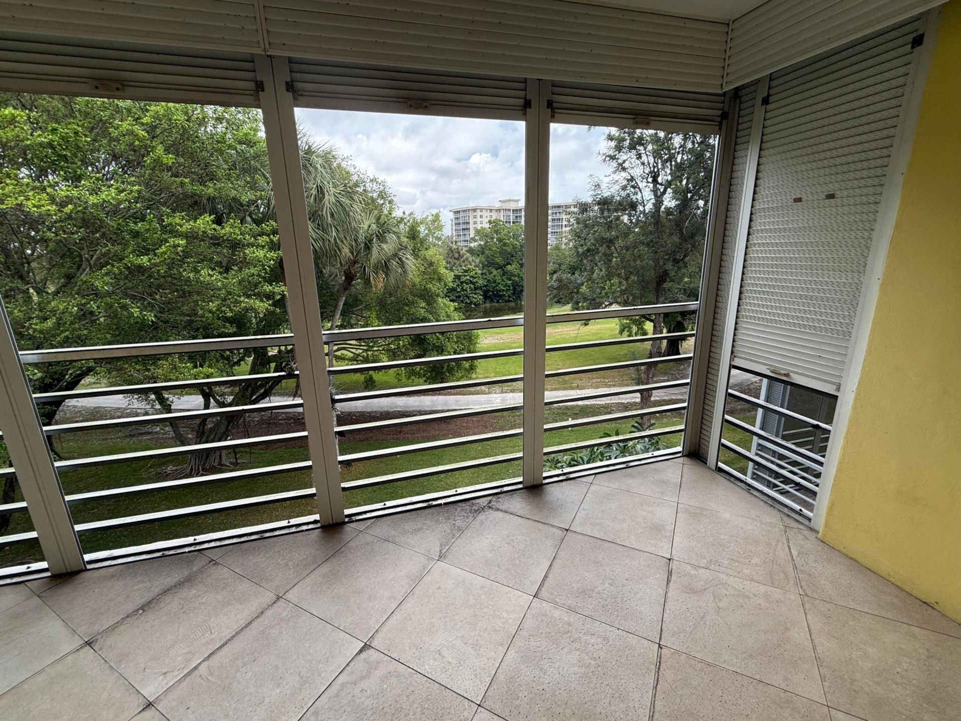 3930 Oaks Clubhouse Drive, Unit 408, Pompano Beach, FL 33069 Photo