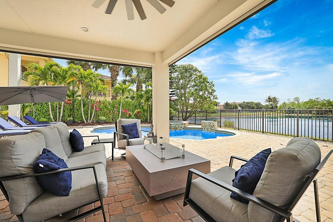 533 Edgebrook Lane, West Palm Beach, FL 33411 Photo