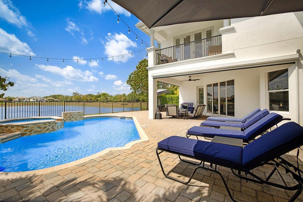 533 Edgebrook Lane, West Palm Beach, FL 33411 Photo