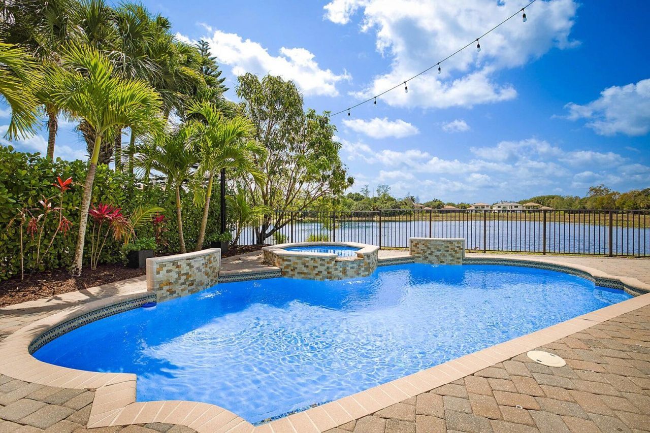 533 Edgebrook Lane, West Palm Beach, FL 33411 Photo