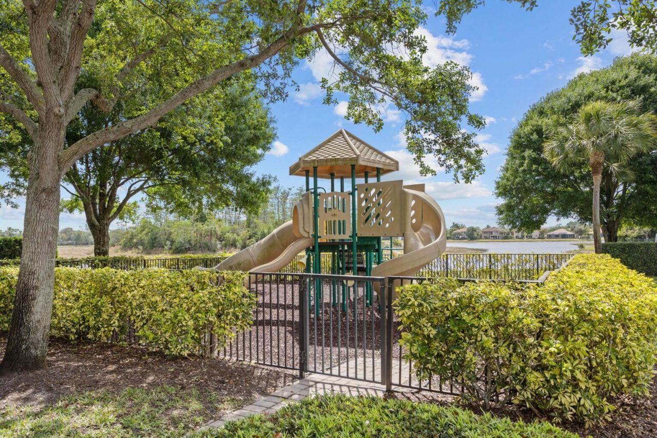 533 Edgebrook Lane, West Palm Beach, FL 33411 Photo